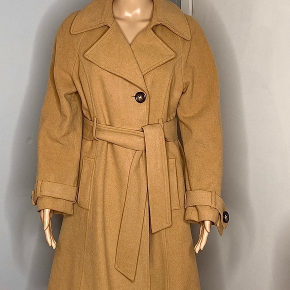 Sandra Angelozzi Jackets & Blazers - Sandra Angelozzi Women's Tan 78% Wool Belted Coat - Size 38 - Pre-Owned